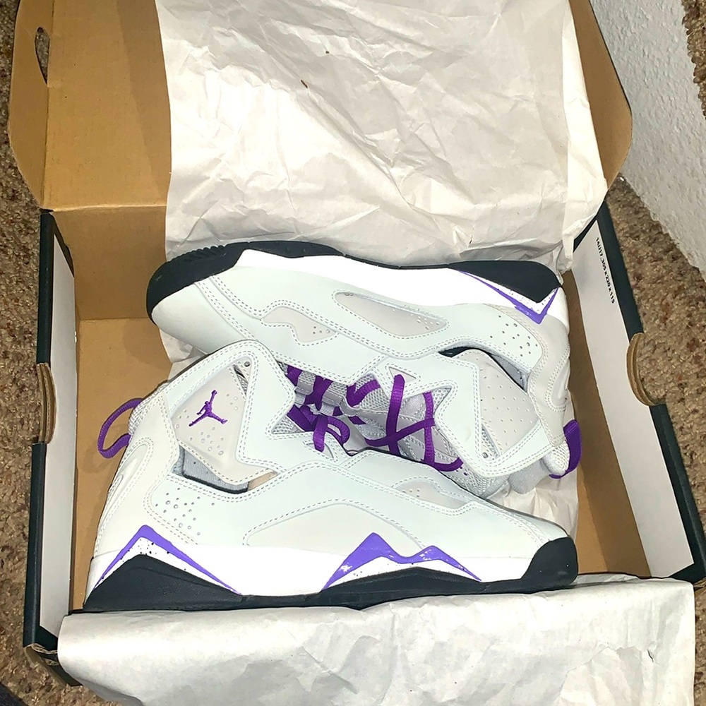 Grey and purple Jordan True Flights size 5 1/2 in youth
